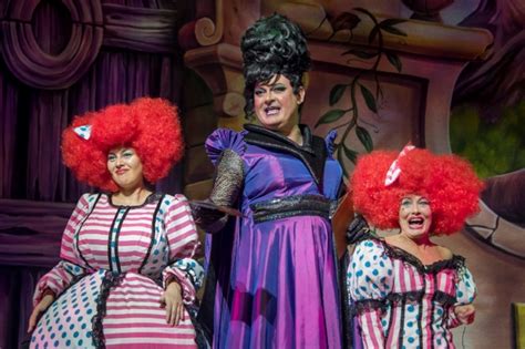 Review: 'Cinderella' at King's Theatre Edinburgh Pantomime — OnStage Blog