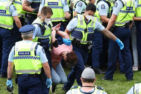 Clashes As New Zealand Police Clear Covid 19 Protest Inquirer News