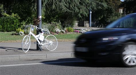 Mort d une cycliste de 19 ans après avoir été renversée par un utilitaire