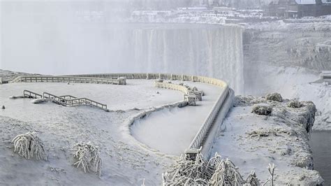 Impresionante así se ven las cataratas del Niágara congeladas