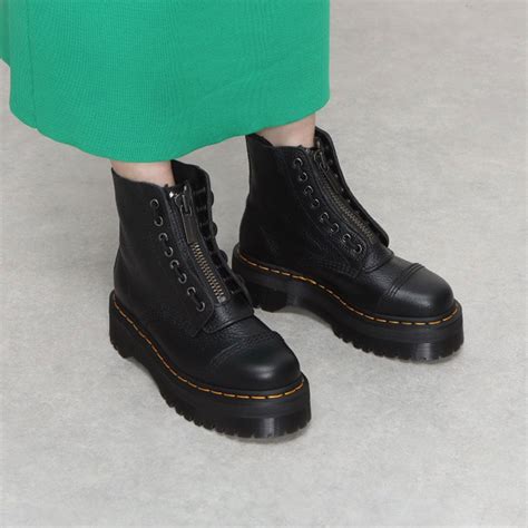 Dr Martens Eye Boot Black