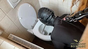 Lluvia dorada en el baño punto de vista de un esclavo XVIDEOS