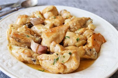 Cómo hacer un pollo al ajillo con patatas rápido y rico