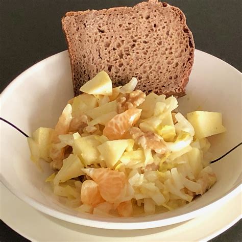 chicory salad with autumn fruits - surprising.recipes