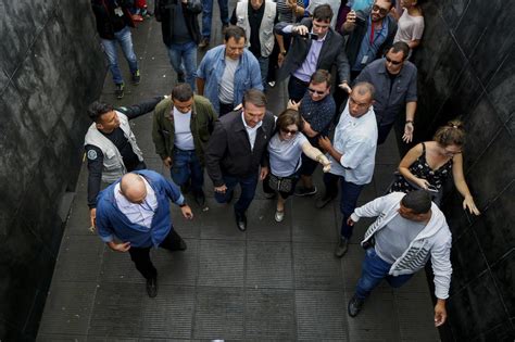 Bolsonaro Visita Catedral De Brasília Ajoelha Se E Faz Oração