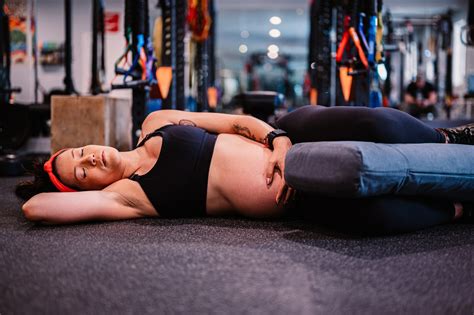 3 Mobility Exercises To Open The Mid Pelvis For Birth Mamastefit