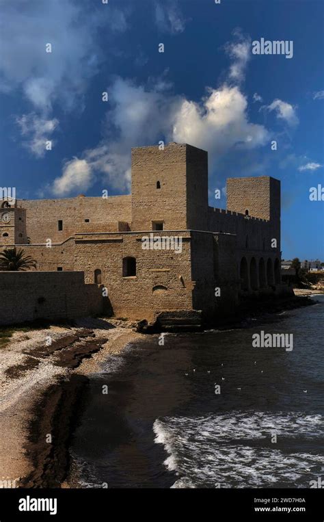 Castello di Trani un château construit dans les années 1200 sur la