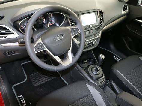 Lada Vesta im Fahrbericht: Kompaktklasse auf Russisch - auto motor und ...