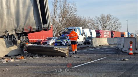 PRÁVE TERAZ VÁŽNA DOPRAVNÁ NEHODA na D1 pri Trnave Kamión prerazil