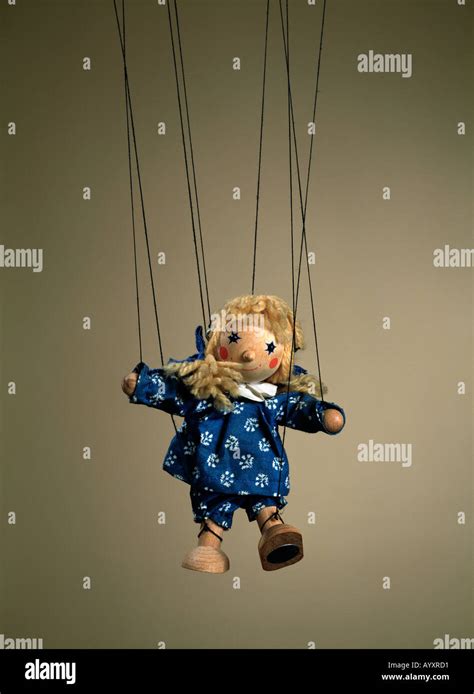 Kind Mit Marionette Fotos Und Bildmaterial In Hoher Aufl Sung Alamy