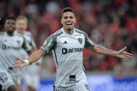 Atlético Mg Paulinho Chega A 19 Gols Na Temporada E Se Aproxima De