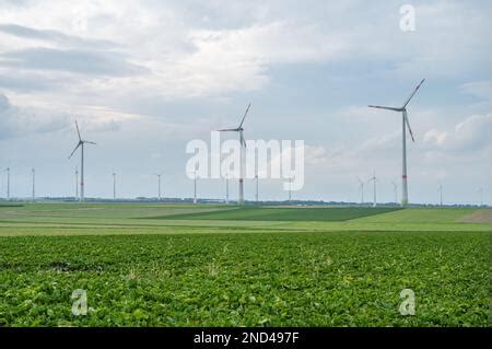 Parque E Lico Con Varias Turbinas E Licas Modernas De Energ A Renovable