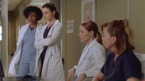 Grey S Anatomy Saison L Extrait De L Pisode Est Tendu Entre