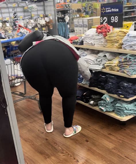 FAT BOOTY Nerd BBW PAWG Bending Over Spandex Leggings Yoga Pants Forum