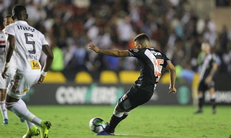 Vasco vence o São Paulo e respira na luta contra o rebaixamento