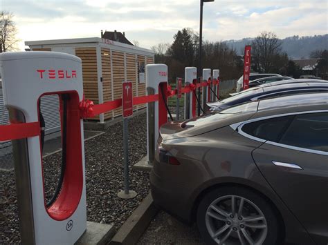 Tesla Erweitert Supercharger Netz In Der Schweiz