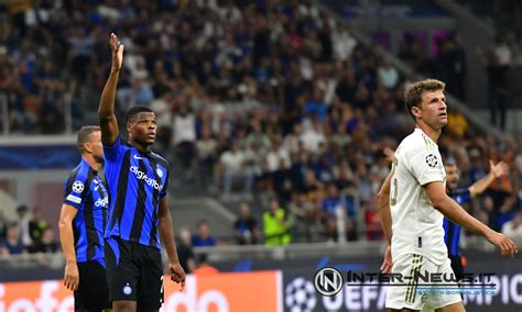 Foto Dumfries Reazione Di Squadra Grazie Ai Tifosi Per Il Sostegno