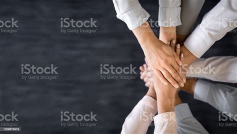 Setumpuk Tangan Konsep Persatuan Dan Kerja Sama Tim Foto Stok Unduh Gambar Sekarang Istock