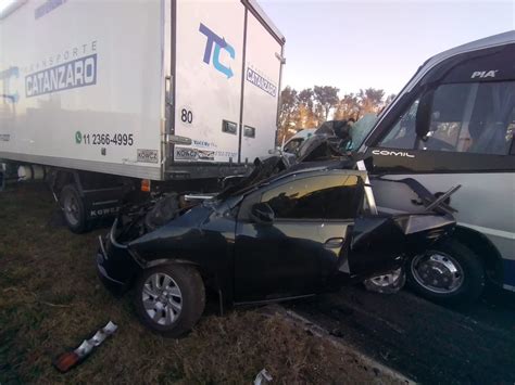 Se Prendió Fuego Un Auto Tras Un Choque Múltiple Sobre Panamericana Un