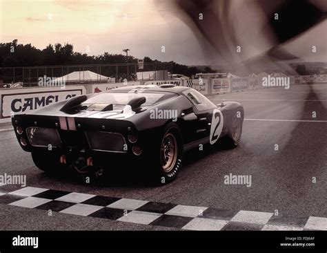 Ford Gt40 Mkii 1966 24 Heures Du Mans Vainqueur Conduit Par Bruce