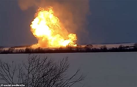 Russian Pipe That Takes Gas To Europe Explodes In Enormous Fireball Killing Three Daily Mail