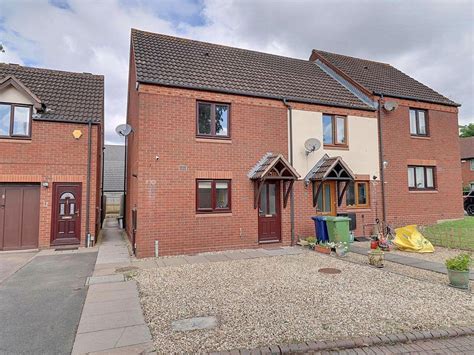 3 Bed End Terrace House For Sale In Berkeley Close Hucclecote