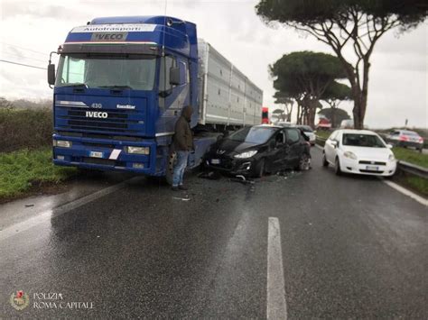 Incidente sulla Pontina cinque mezzi coinvolti e quattro feriti uno è