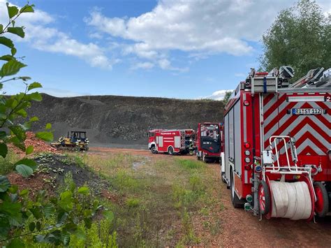 Planierraupe In Todenmann Brennt Feuerwehr Rinteln Und Todenmann Im