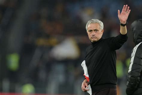 Mourinho Lascia Trigoria E La Roma Dopo L Esonero Il Saluto Ai Tifosi