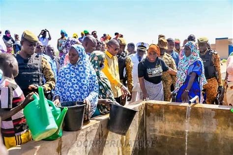 Ouahigouya Le PM offre 5 millions FCFA aux femmes déplacées internes