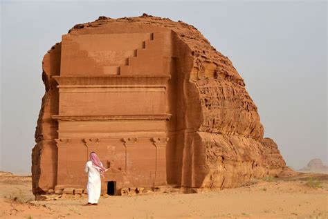 Qasr Al Farid Tomb The Lonely Castle Carved Into Rose Coloured