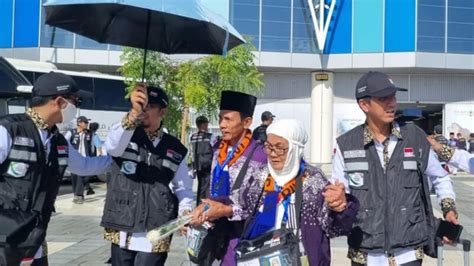 Kloter Pertama Haji Indonesia Tiba Di Madinah 393 Jamaah Disambut