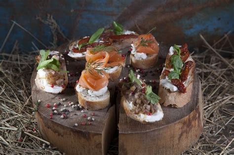 Ассорти брускетт в Кон Тики | Брускетта