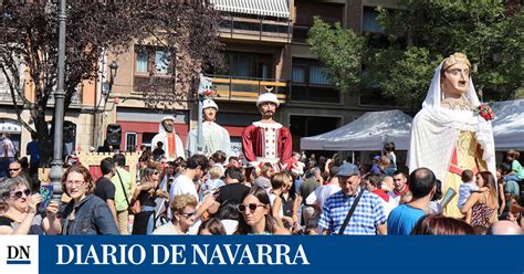 Recorrido De La Comparsa De Gigantes Y Cabezudos De Pamplona Por El