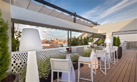 C Cteles Y Aperitivos Para O Sky Lounge Barcel Imagine Groupon