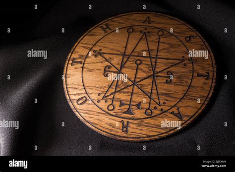 Ouija Board Hi Res Stock Photography And Images Alamy