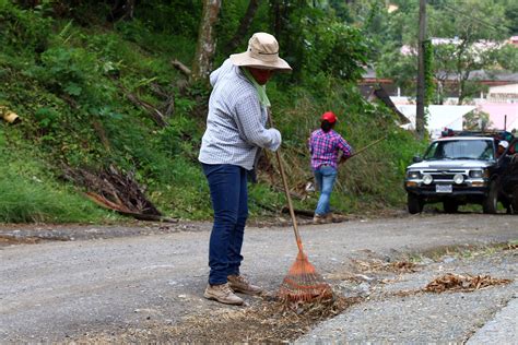 Trabajamos por una ciudad más limpia MUNI PUERTO BARRIOS