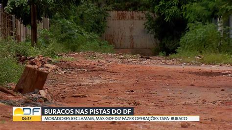 Vídeo Moradores de várias cidades do DF reclamam dos buracos nas