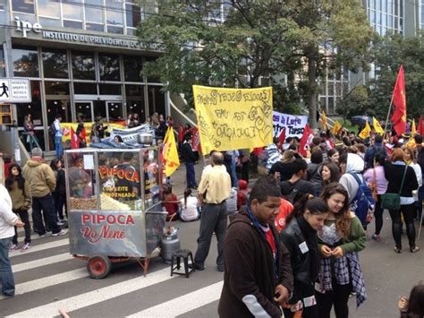 G1 Protesto De Professores Bloqueia Avenida No Centro De Porto Alegre