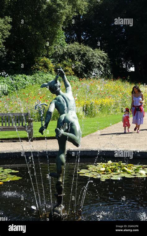 Fountain In Syon Park London Uk Stock Photo Alamy