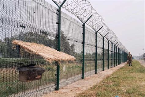 India-Bangladesh border | Border Security Force ADG visits north Bengal ...