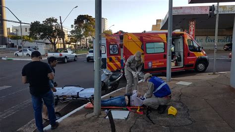 Carro e moto se envolvem em colisão na Avenida Brasil CGN