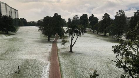 Tempestade de granizo atinge vários bairros de Curitiba nesta terça