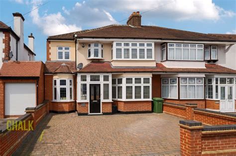 Upper Brentwood Road Gidea Park Rm2 Chalk Street Estates