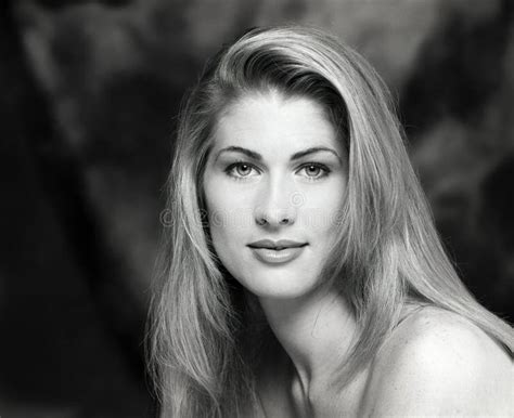 Portrait Headshot Visage Des Jeunes Belle De Femme Blonde Sexy Longtemps Paule Nue Nue