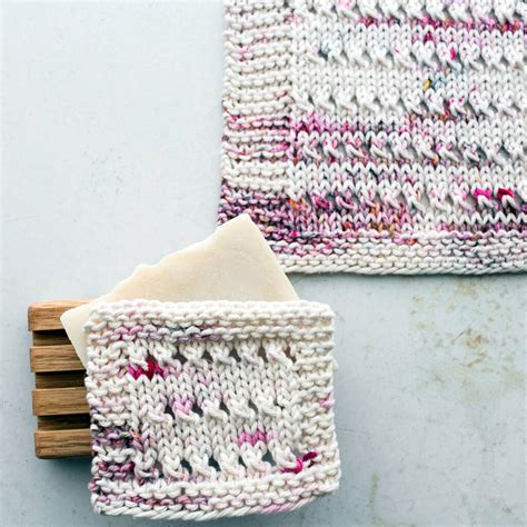 Fan & Feather Knitted Dishcloth : Free Knitting Pattern