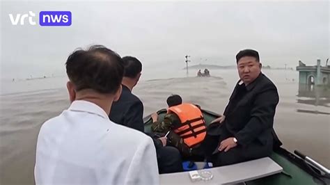 In Zeldzaam Beeld Vaart Noord Koreaanse Leider Kim Jong Un Met