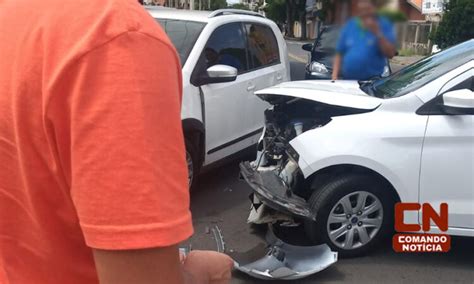 Tr S Carros Colidem Em Cruzamento No Cidade Nova Comando Not Cia