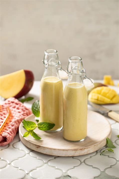 Frullato Di Mango Ananas E Banana Con Yogurt Greco E Vaniglia