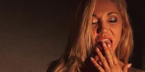 Hot G Vibe Squirt Slurper Ginger Hell Tnaflix